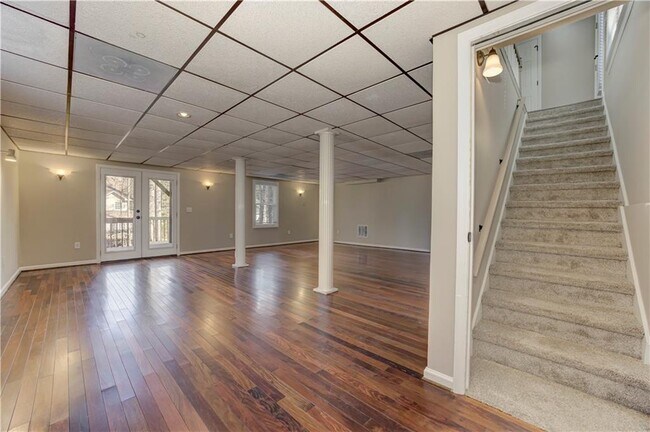 Building Photo - 637 Wedgewood Dr