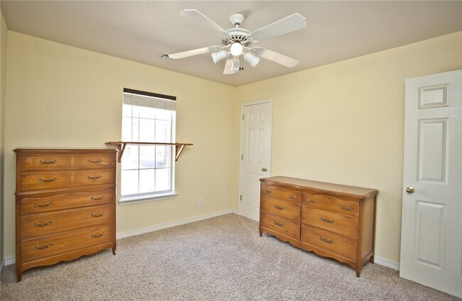 Building Photo - 304 Old Forge Dr