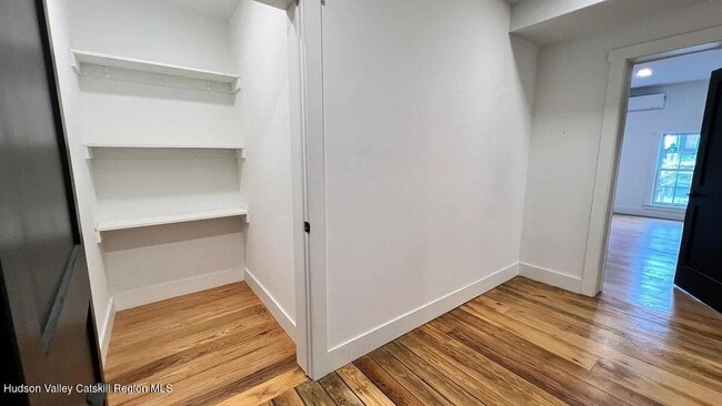 Building Photo - 406 Main St