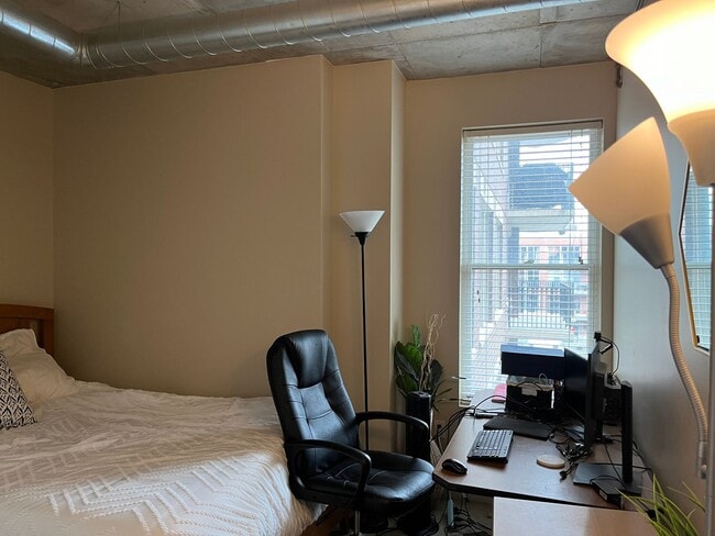 Building Photo - 3rd Ward Condo For Rent