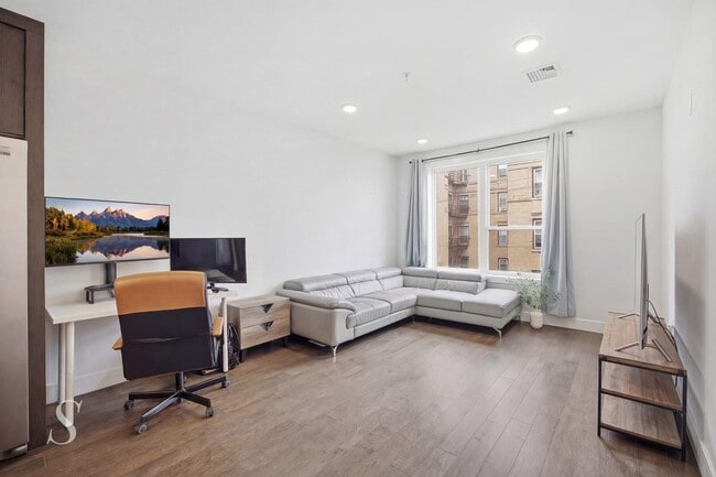 Building Photo - 6401 Park Ave