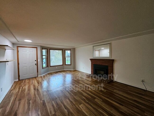 Building Photo - 5030 NE Roselawn St