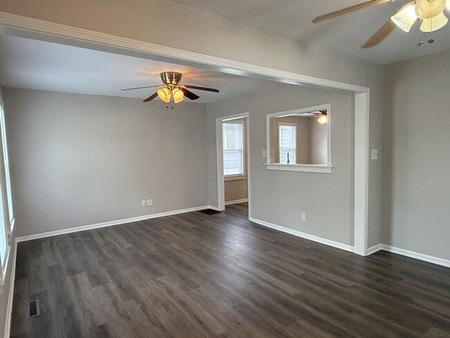 Building Photo - Private 4 bedroom home in West Allis
