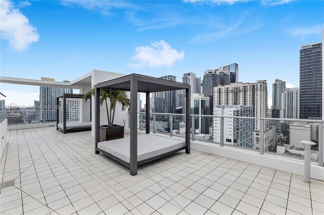 Building Photo - 1010 SW 2nd Ave