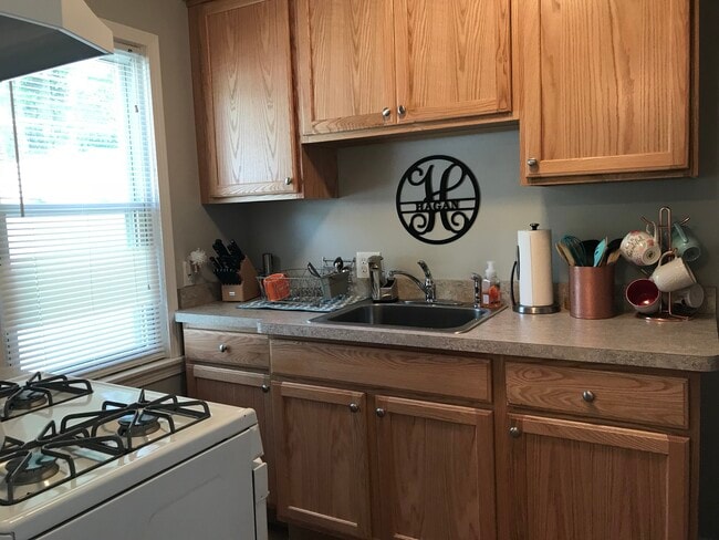 Building Photo - 1423 E 4th St