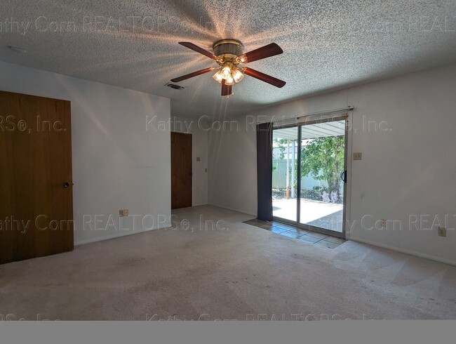 Building Photo - Two Bedroom Home
