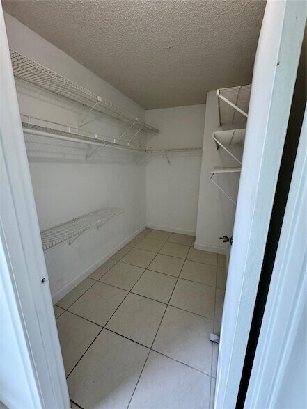 Building Photo - 9688 Fontainebleau Blvd