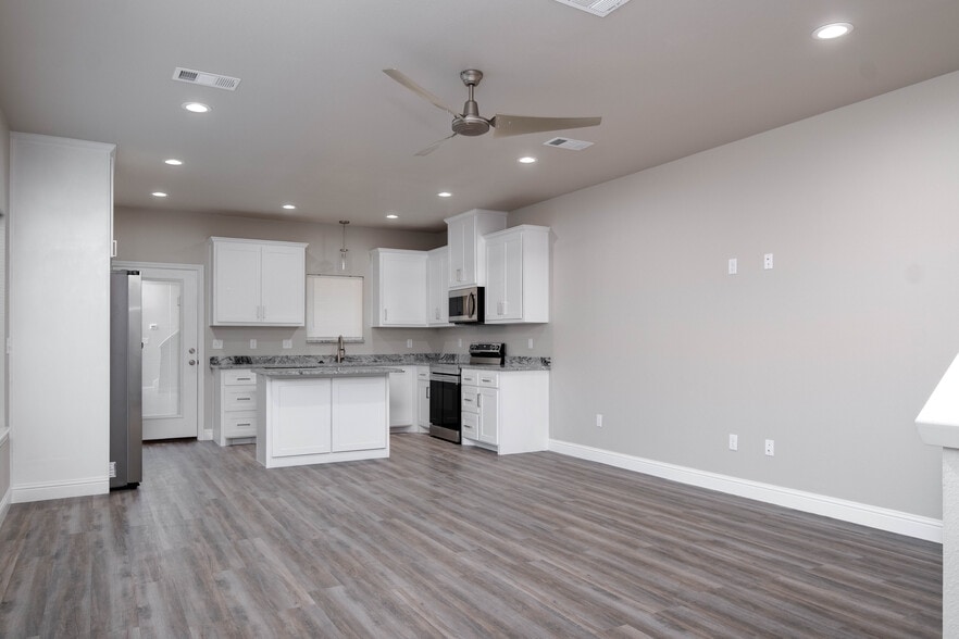 Building Photo - 1810 3rd Ave