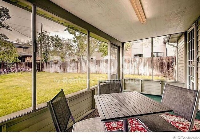 Building Photo - Charming 2 Bed 1 Bath in Great Neighborhood!