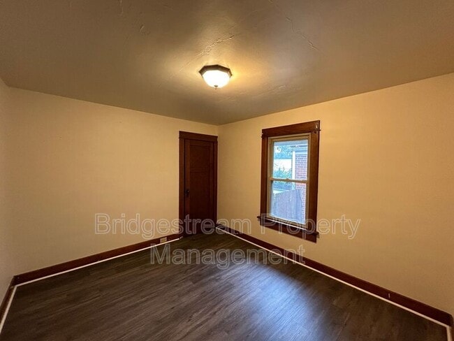 Building Photo - 2700 Springmont Ave