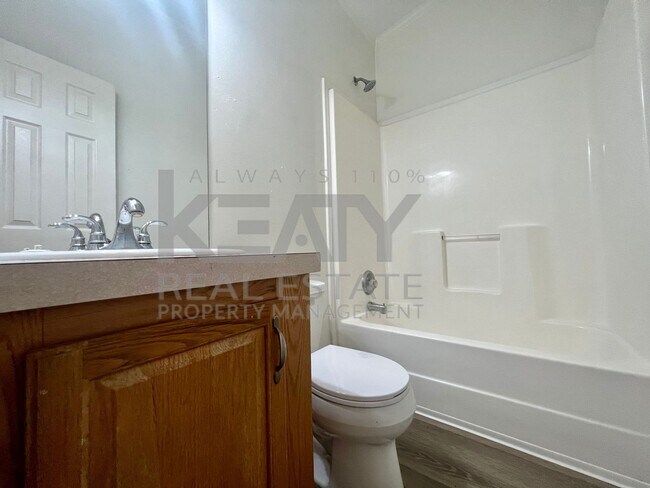 Building Photo - 113 Country Ln