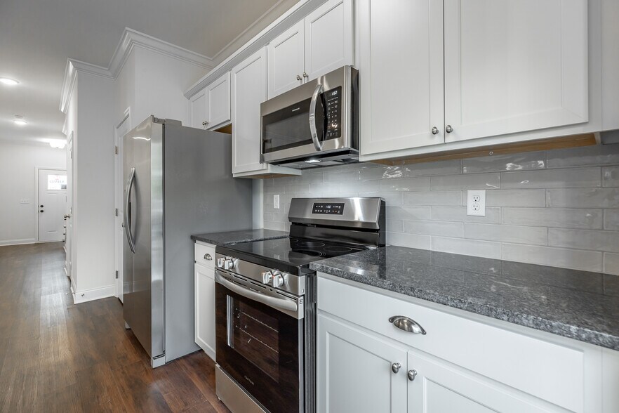 Building Photo - 5547 Stream Ln