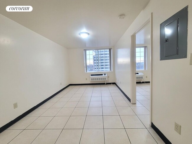 Building Photo - 443 Winthrop St