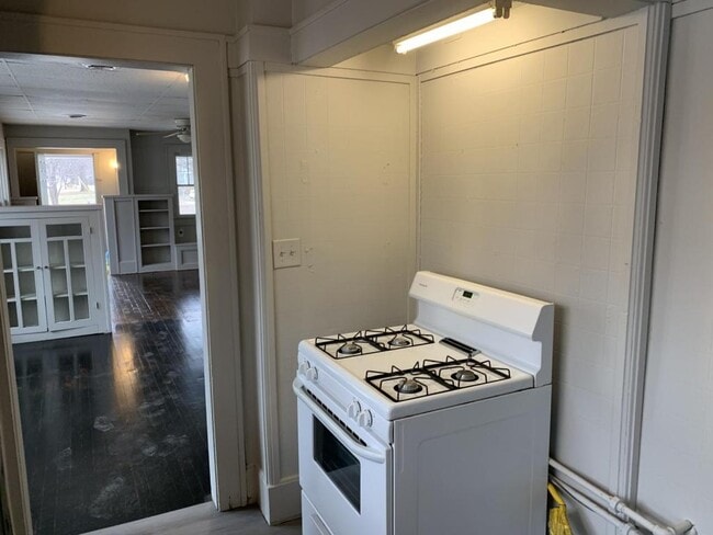 Building Photo - 139 S Lowry St