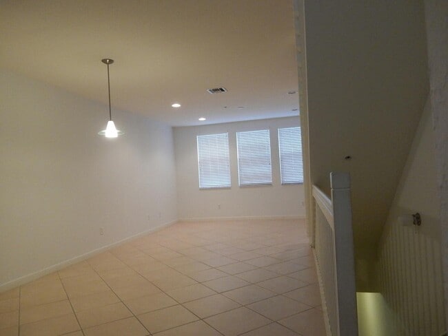 Building Photo - 660 Amador Ln