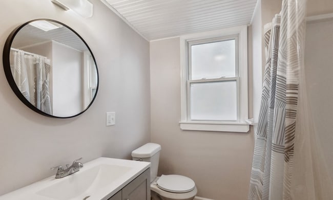 Building Photo - 10908 Churchill Ave