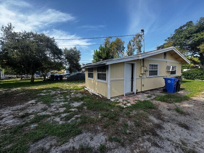 Building Photo - 1354 SW 26th Ave