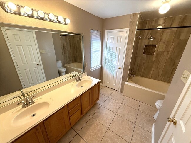 Building Photo - 1413 29th Ave N