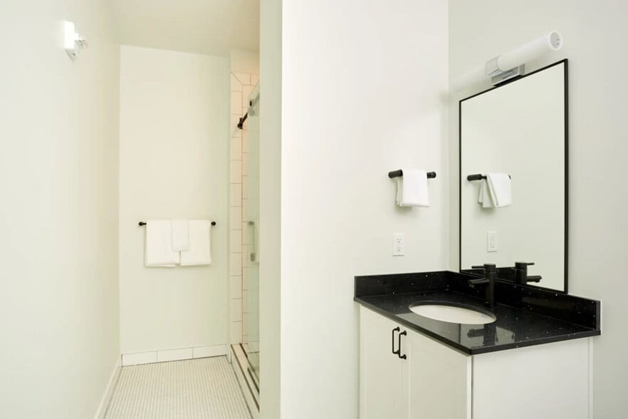 Building Photo - 1016 Canal St