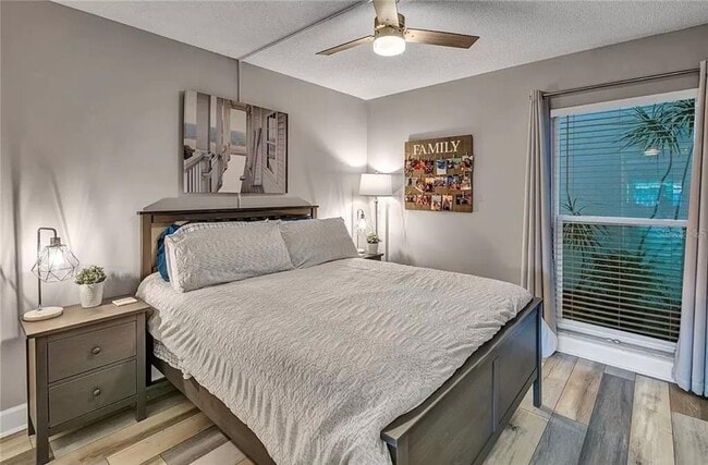 Building Photo - 661 Poinsettia Ave