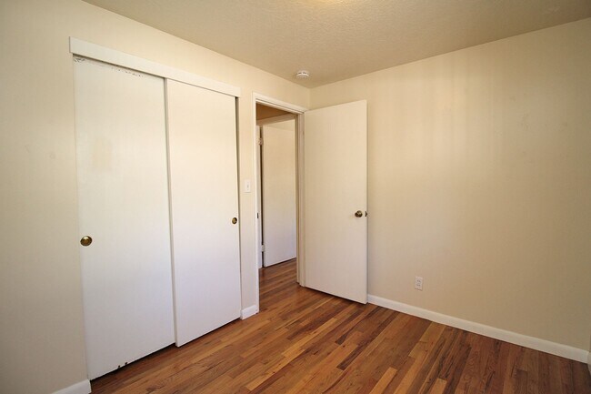 Building Photo - 16711 SW Lake Forest Blvd