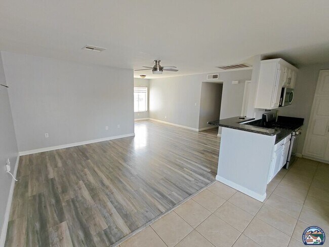 Building Photo - 1190 Ocotillo Dr