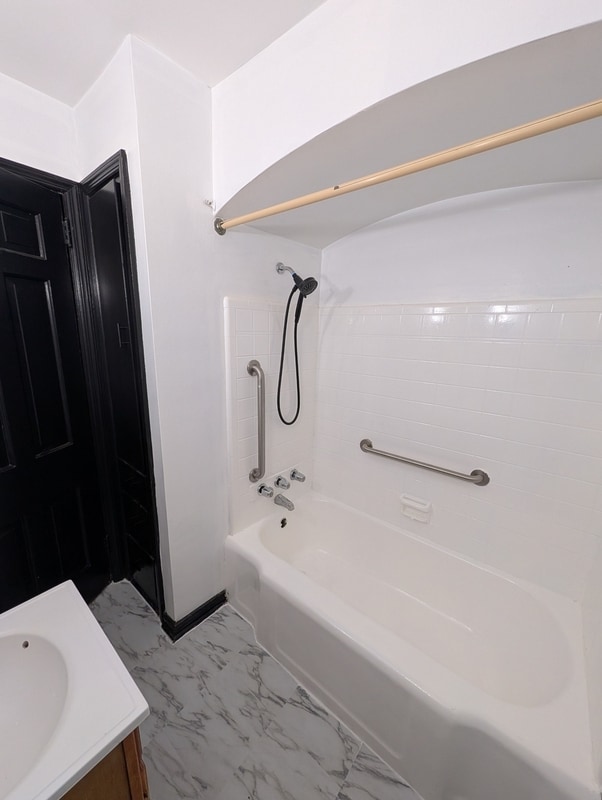 Building Photo - 722 Kenwick Rd