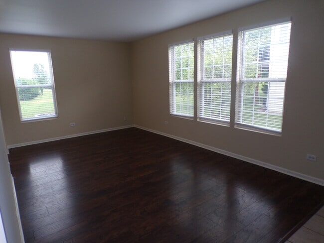 Building Photo - 120 W Buckingham Dr