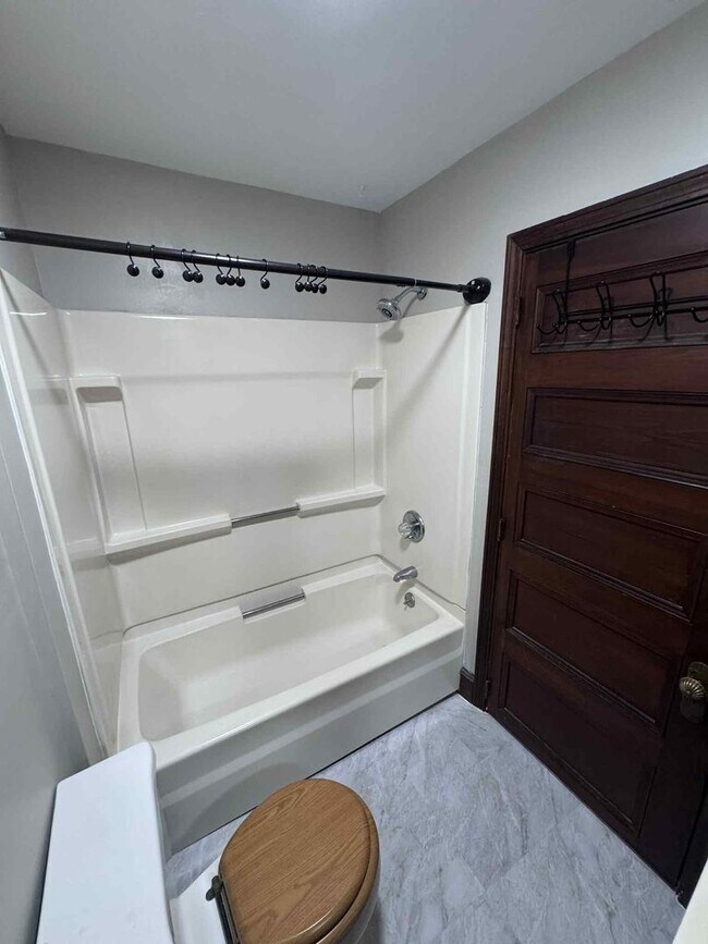 Building Photo - 2 Main St