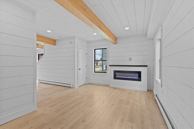 Building Photo - 109 School St