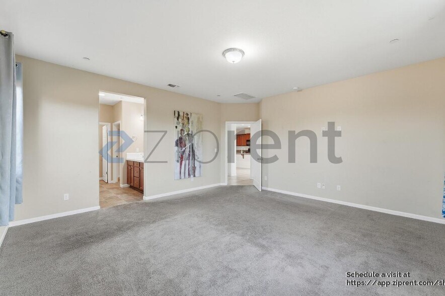 Building Photo - 4607 N Casey Ave