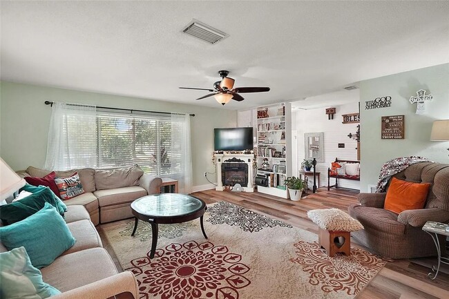 Building Photo - BEAUTIFUL 4BED 2BATH HOME WITH DETACHED OF...