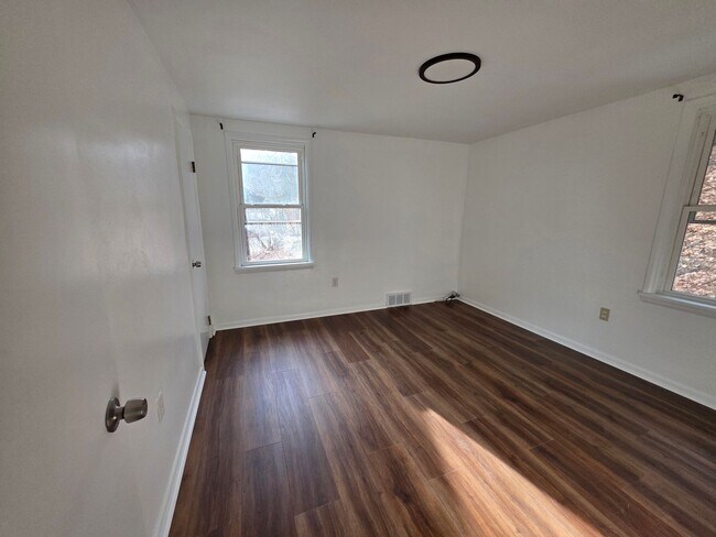 Building Photo - 4 Bedroom House for Rent in Shaler Schools !