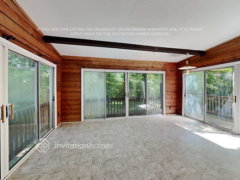 Building Photo - 400 N Sharon Amity Rd