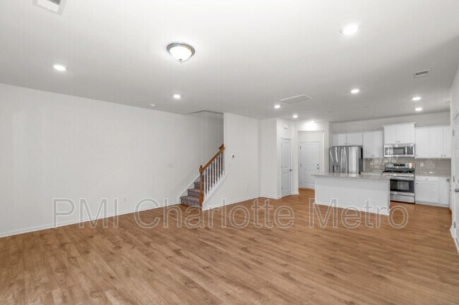 Building Photo - 2831 Aubrey St