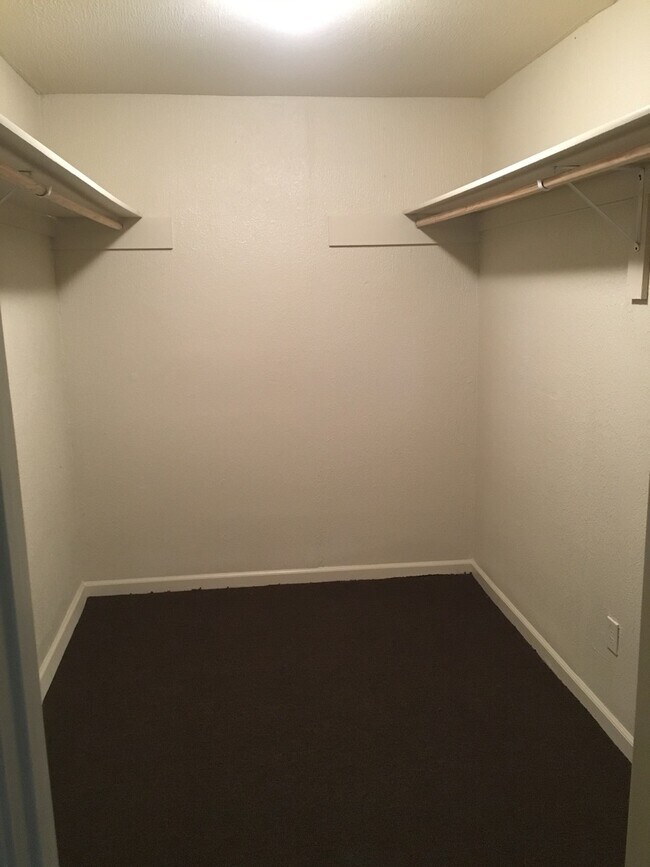 Building Photo - Section 8 only