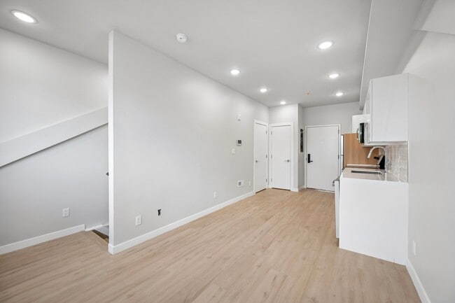 Building Photo - 3727 Baring St