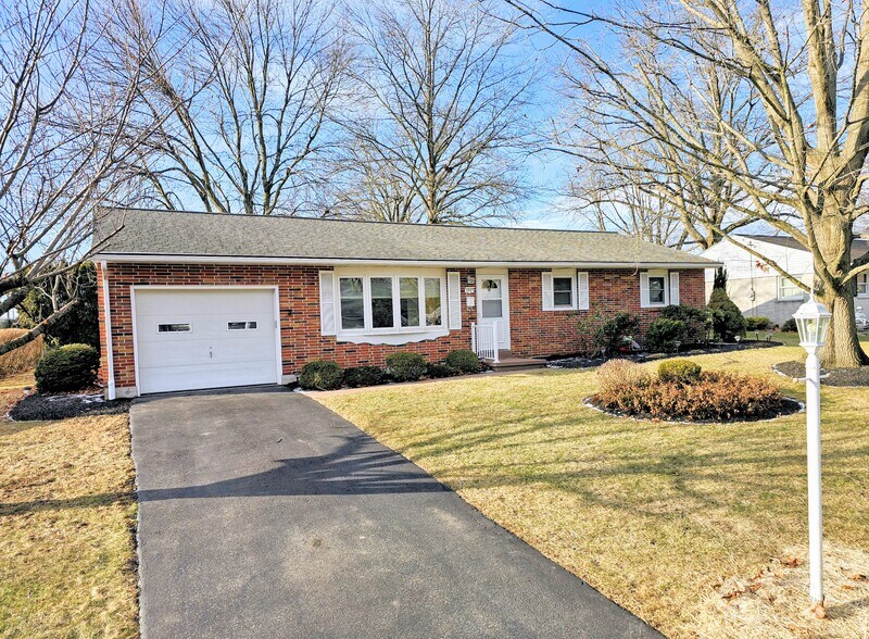 Building Photo - 1007 Lilac Ln