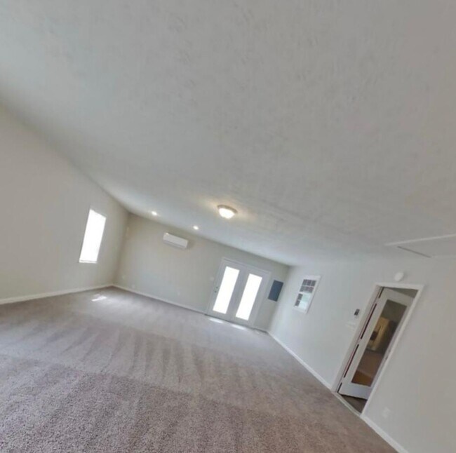 Building Photo - 1406 Thomas Dr