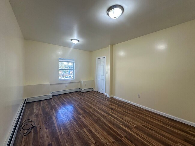 Building Photo - 135 Duer St