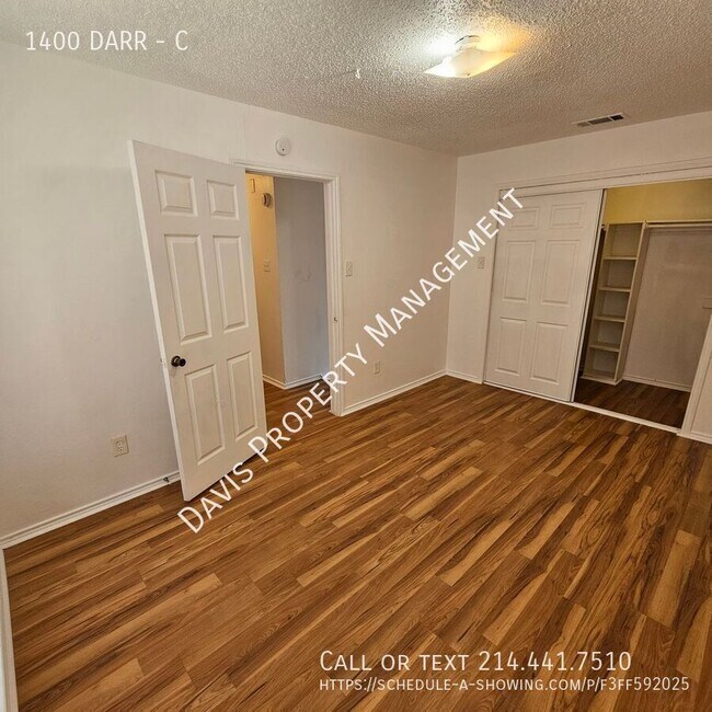 Building Photo - 1400 DARR-C