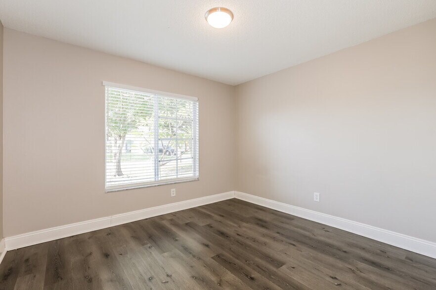 Building Photo - 12128 Buffington Ln