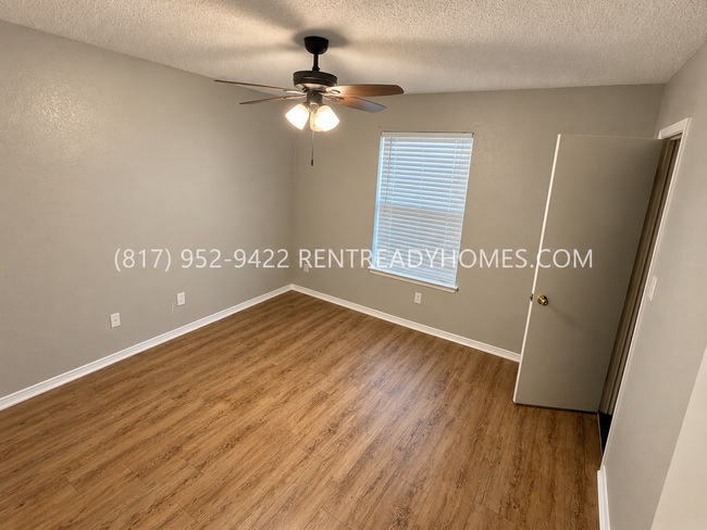 Building Photo - 208 Oak Meadow Ln