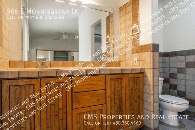 Building Photo - 966 E Morningstar Ln