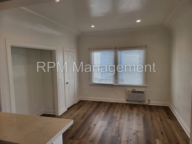 Building Photo - 831 1/3 N Formosa Ave