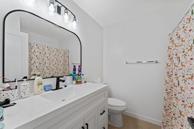 Building Photo - "Charming 4-Bedroom Santa Clarita Home with Fireplace – Spacious 2,623 Sq. Ft. Retreat!"