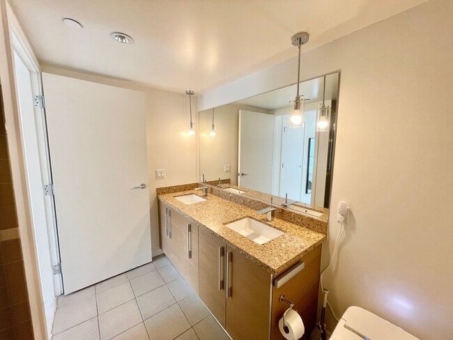 Building Photo - Luxurious Condo at Madrone w/Bay, City Views, Balcony, Pool, Parking, Storage -FULLY FURNISHED OP...