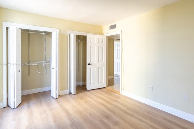 Building Photo - 145 SE 25th Rd