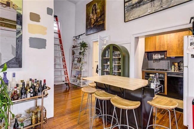 Building Photo - 4 Pallas St