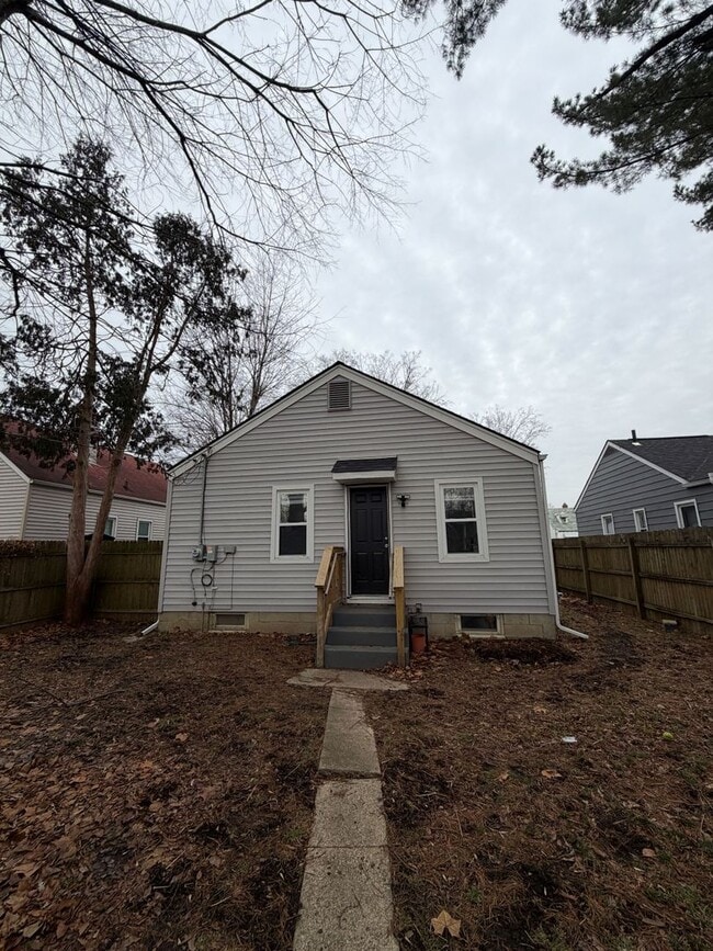 Building Photo - Stunningly Updated 2BR Home in Prime Bexley Location